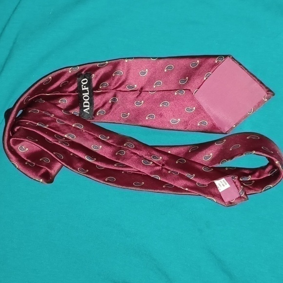 VGUC - Adolfo Red 100% Silk w/Small Paisley Men’s Tie - Picture 4 of 6